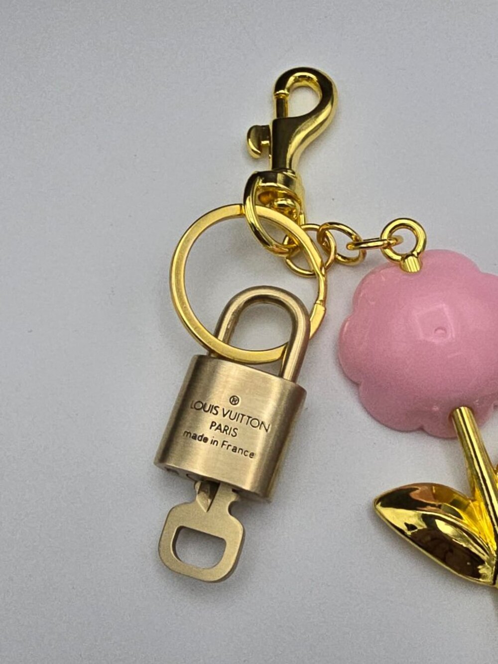 Authentic LV Louis Vuitton Gold Lock & Key 🔑 Unbranded Flower Keychain Charm - Picture 9 of 10